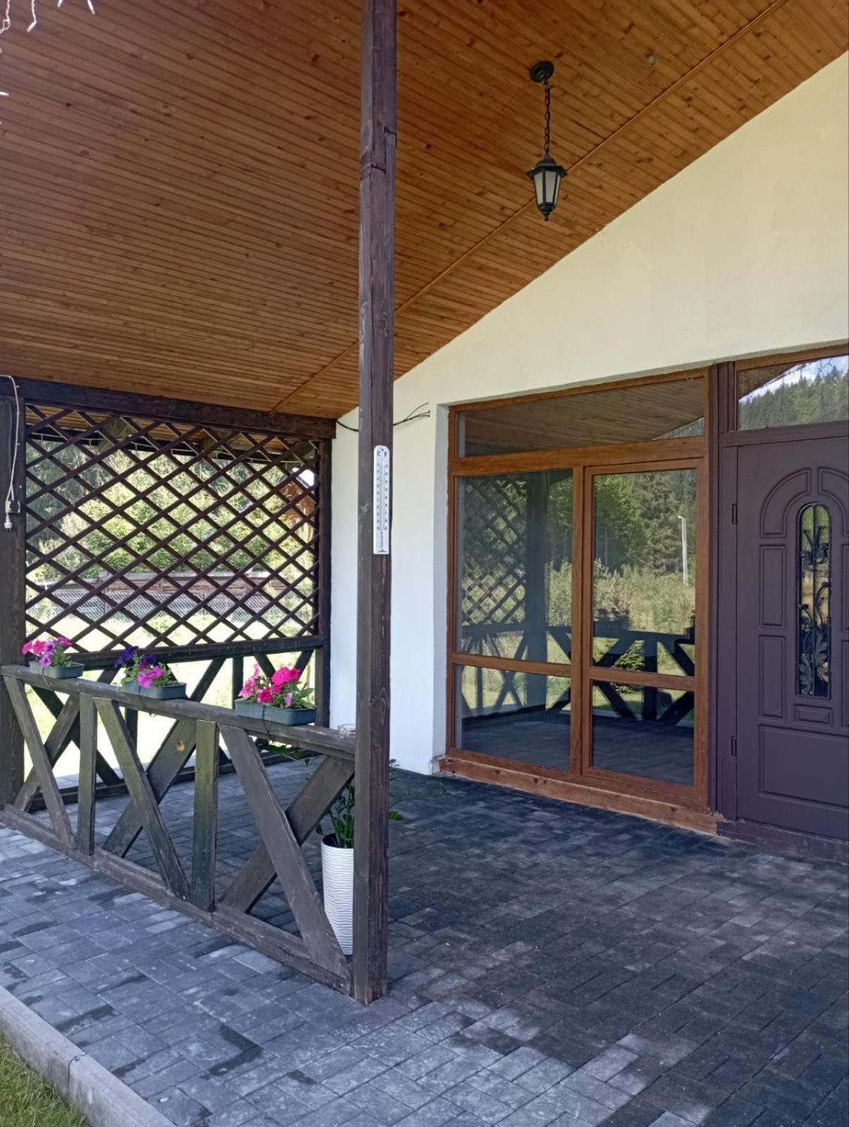 U Anastasii I Sofii Bilya Richki Casa de hóspedes Mykulychyn Exterior foto