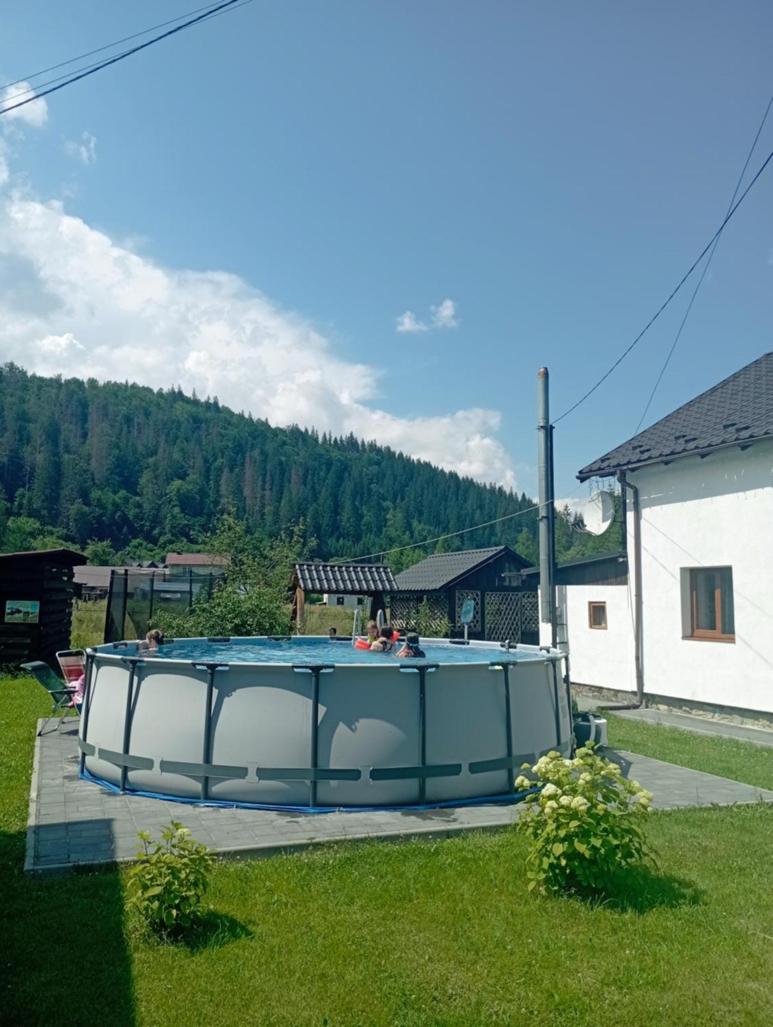 U Anastasii I Sofii Bilya Richki Casa de hóspedes Mykulychyn Exterior foto